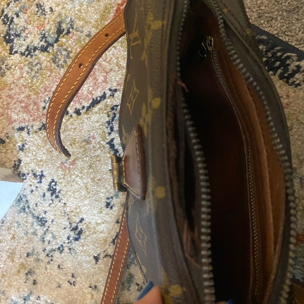Crossbody - Picture 4 of 9